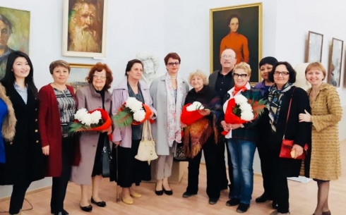 В Караганде состоялось открытие выставки к 90-летию трех создателей Союза художников