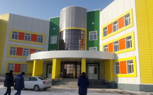 Аким Карагандинской области посетил новую школу