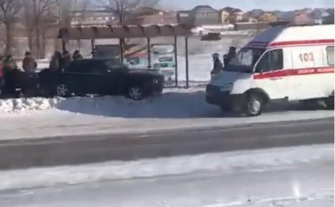 Пострадавшая после наезда BMW на остановку в Караганде оказалась россиянкой