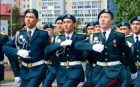 Почти 500 уланов стали воспитанниками военных школ Казахстана