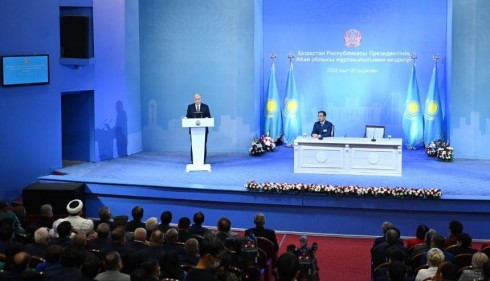 Глава государства наградил ряд жителей Абайской области