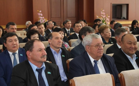В Караганде состоялась очередная сессия областного маслихата