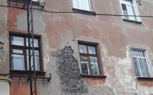 Карагандинцы должны сами восстановить ветхий фасад жилого дома