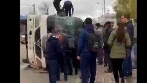 В ДТП с рейсовым автобусом и легковушкой пострадали 20 человек в Караганде