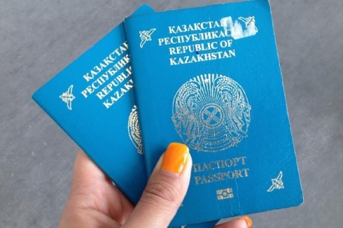 За двойное гражданство выдворили из страны жительницу Карагандинской области