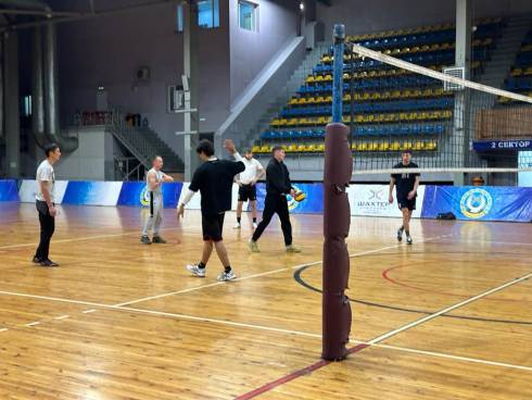 В Караганде с целью адаптации бывших заключённых провели игру в волейбол