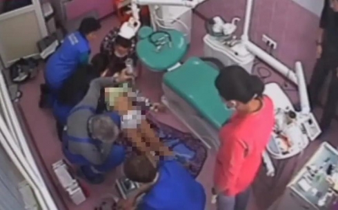 Девочка умерла в стоматологии Караганды: отец ребенка 4 года пытается наказать врача