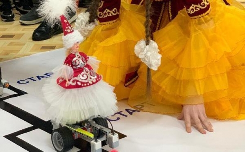 Учитель карагандинской школы придумал кыз-куу для роботов