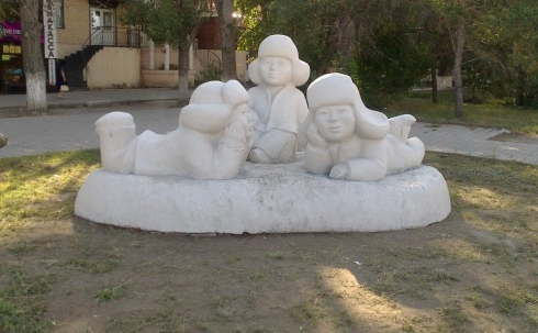 В Караганде появилась еще одна городская скульптура