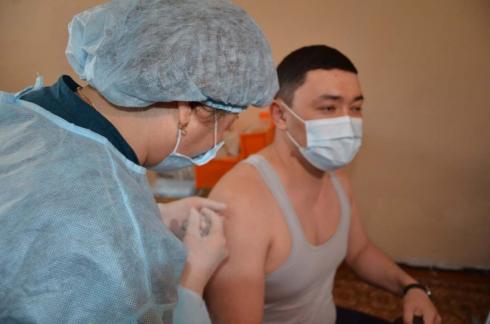 Вакцинация полицейских проходит в Карагандинской области