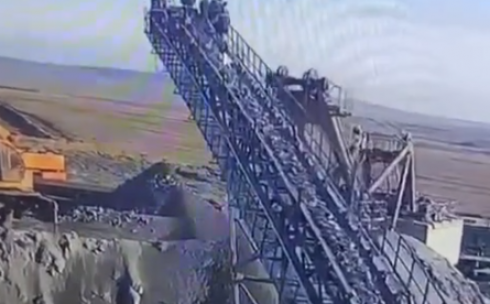 Падение шести работников рудника «Жыландинский» в Жезказгане вместе с площадкой стакера попало на видео