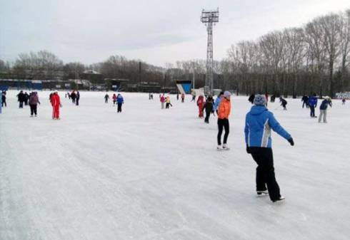 Карагандинцы снова могут кататься на коньках на стадионе 