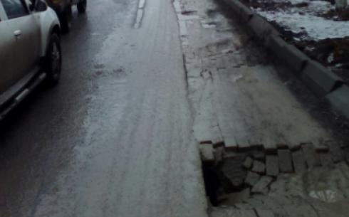 В Караганде отремонтируют проваливающуюся дорогу по улице Газалиева