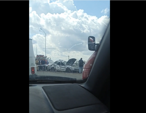 В Караганде на путепроводе ХМК произошла авария с участием трех автомобилей
