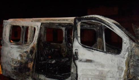 В Караганде в салоне сгоревшего микроавтобуса обнаружили труп