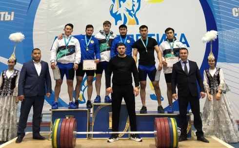 Карагандинец установил семь рекордов Казахстана по тяжелой атлетике среди юниоров