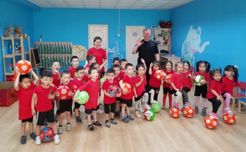 В детских садах Караганды будут обучать футболу
