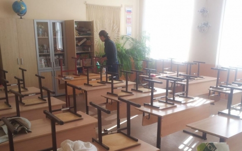 В Караганде ученица СШ № 10 при мытье окон в классе получила ожог руки
