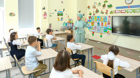 Почти 470 тысяч женщин-педагогов трудятся в организациях образования Казахстана