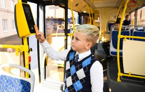 В Караганде проезд в автобусах для школьников и студентов будет бесплатным