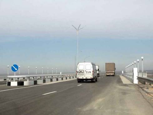 В Караганде на путепроводе 15-ой магистрали начали менять ограждение