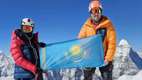 Первая казахская девушка покорила Эверест