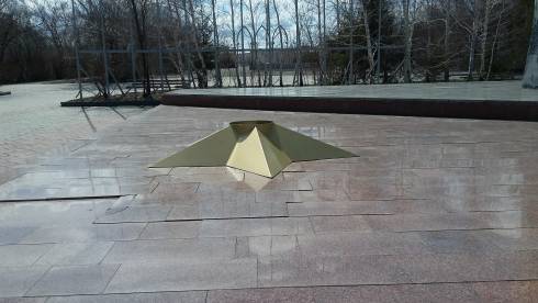 В Темиртау на памятнике воинам Великой Отечественной войны восстановили украденную звезду