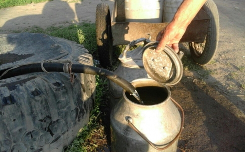 Жители поселка Карабас третью неделю сидят без питьевой воды