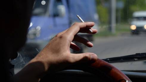 Штрафуют ли в Казахстане за курение за рулем