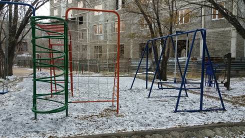 Не сегодня: в Караганде еще не завершено благоустройство детских площадок