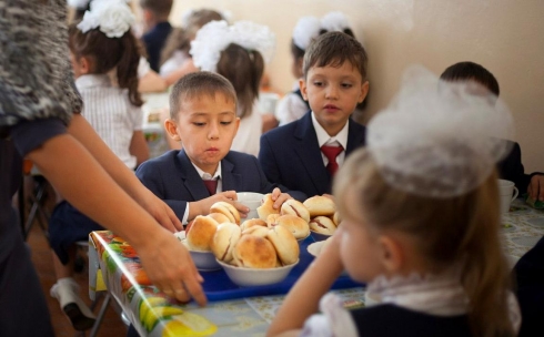 В Караганде есть вероятность, что к следующему учебному году вернут бесплатное питание школьникам