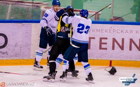 Видео драки, или Как Дамир Рыспаев нанес удар и швырнул на лед хоккеиста «Сарыарки»