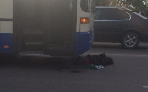 134 автобус в районе остановки «Голубые пруды» сбил насмерть мужчину 