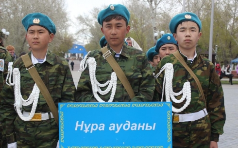 Школьники и учащиеся колледжей Карагандинской области участвуют в военно-спортивных соревнованиях