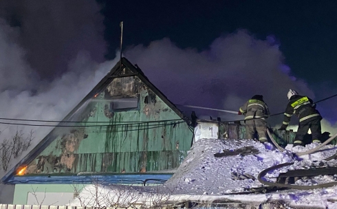 В Темиртау горела кровля частного дома в Соцгороде