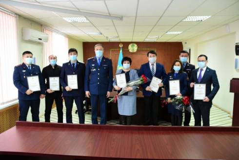 Членов рабочей группы сервисной полиции наградили в Карагандинской области