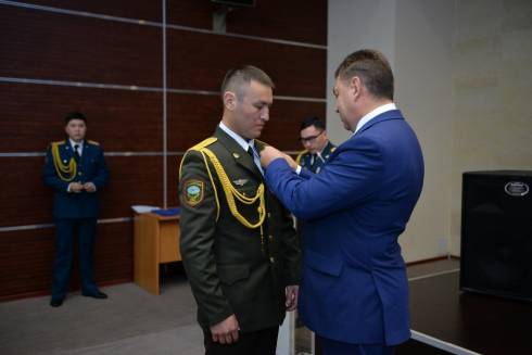 Медаль «Ерлігі үшін» вручена водителю пожарной части № 7 города Караганды