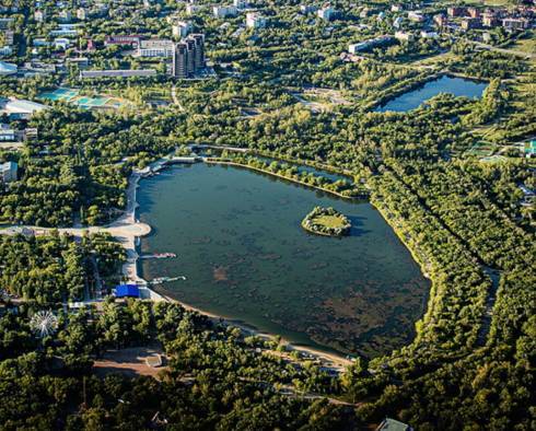 Тина вышла из карантина 2. Эколог прокомментировал причину загрязнения озера в Центральном парке Караганды