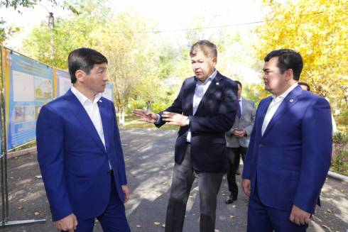 Бауыржан Байбек посетил онкодиспансер в Караганде
