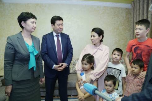 Гульшара Абдыкаликова и Бердибек Сапарбаев встретились с жителями Жезказгана
