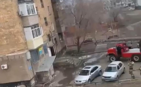 Женщина упала с восьмого этажа в Шахтинске