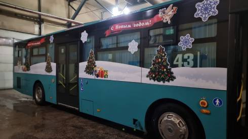 Карагандинский автопарк № 3 украсил автобусы к Новому году