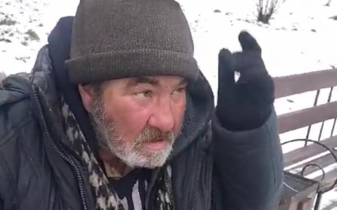 В Караганде живущий на улице мужчина отказался от помощи социальных работников