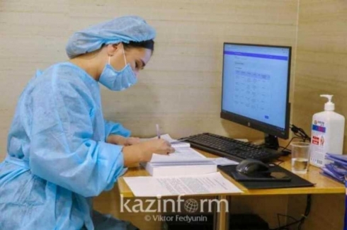 В тройке востребованных профессий в Казахстане - медсестры, водители и охранники