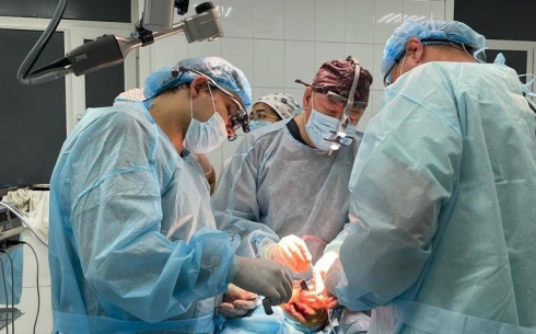 Карагандинские врачи восстановили 25-летней пациентке нижнюю челюсть, пораженную опухолью