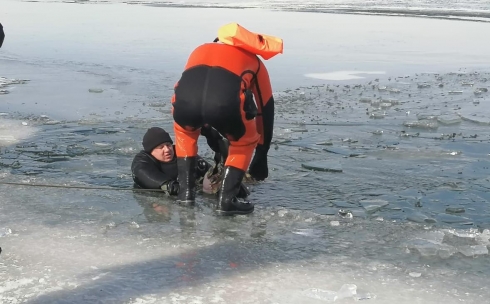 В Карагандинской области автомобиль провалился под лед. Двое мужчин погибли