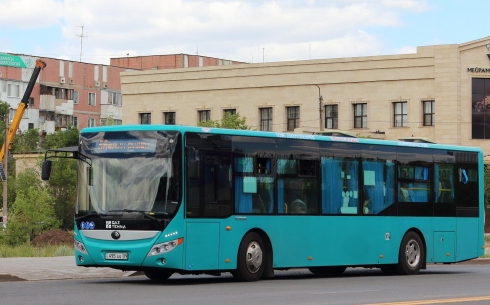 Срыв графиков и открытый люк в полу: карагандинцы вновь жалуются на автобусы