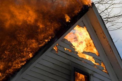 При пожаре в пятиэтажке Темиртау спасены шесть человек
