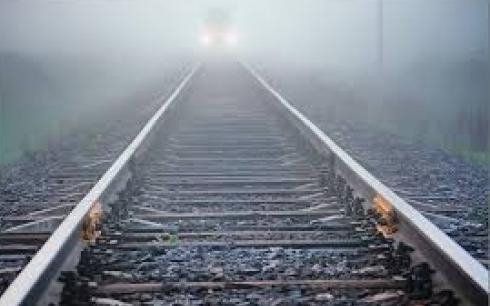 Грузовой поезд насмерть сбил человека  в Карагандинской области 