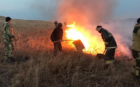 78 пожаров за сутки в Карагандинской области. Один мужчина погиб, женщина с ожогами в больнице